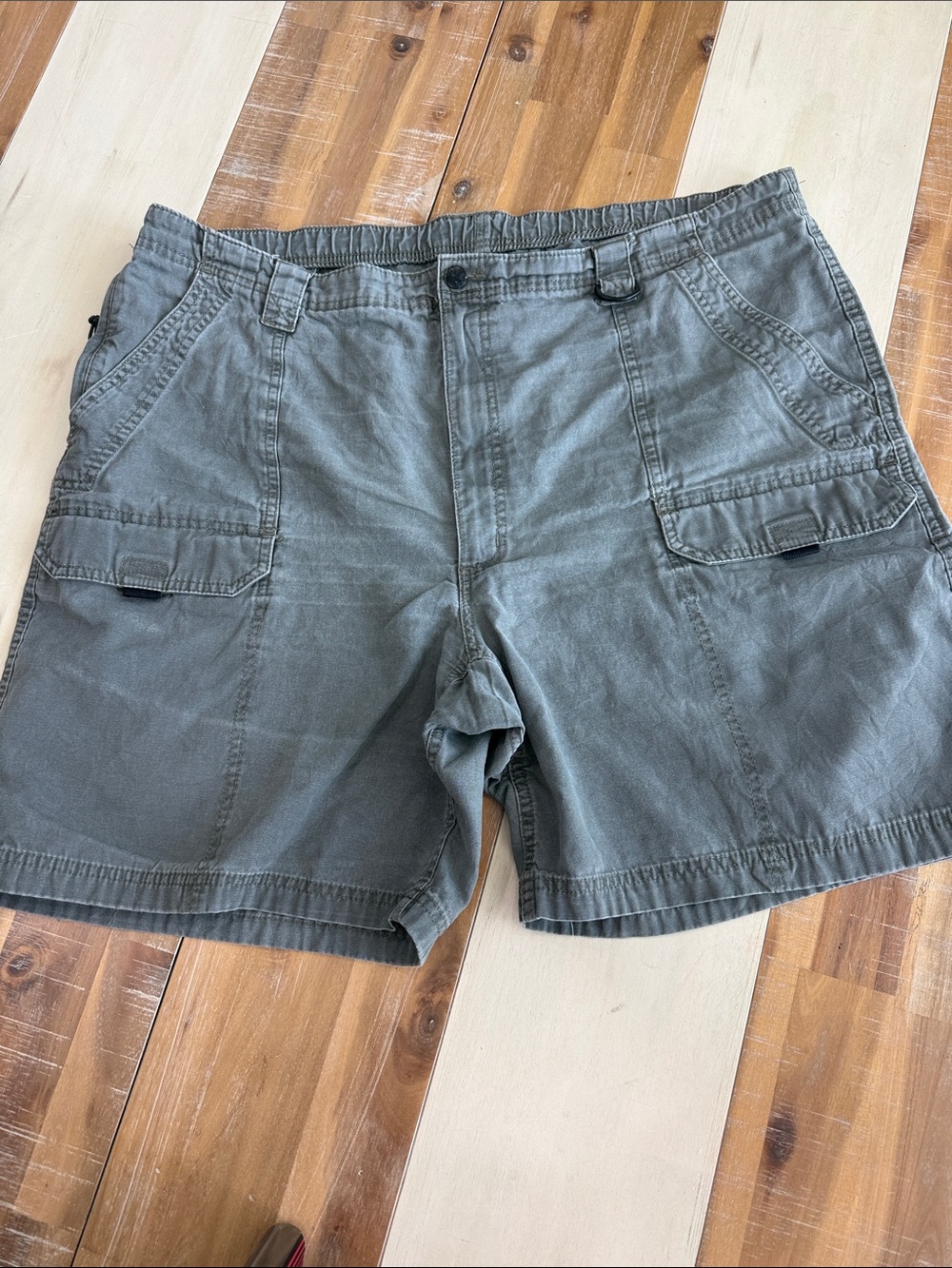 Wrangler Men's Cargo Shorts in Olive